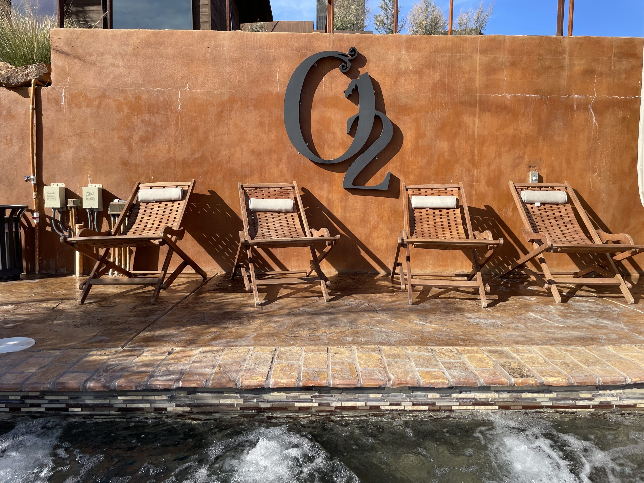 Poolside lounge chairs at O2 Resort Valle de Guadalupe offering a relaxing setting in Baja California wine country
