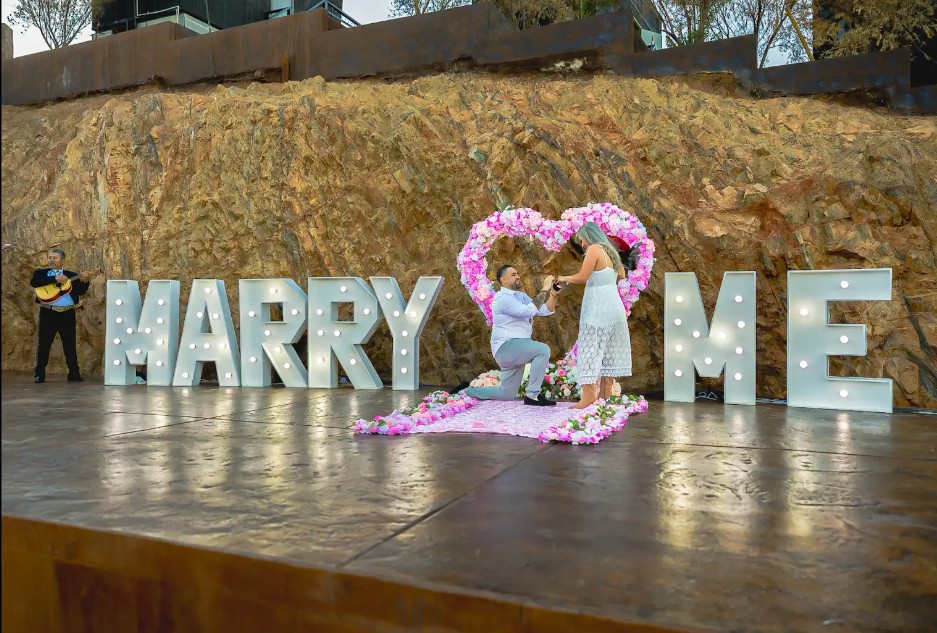 Romantic marriage proposal at O2 Resort Valle de Guadalupe creating an unforgettable couples experience in Baja California wine country
