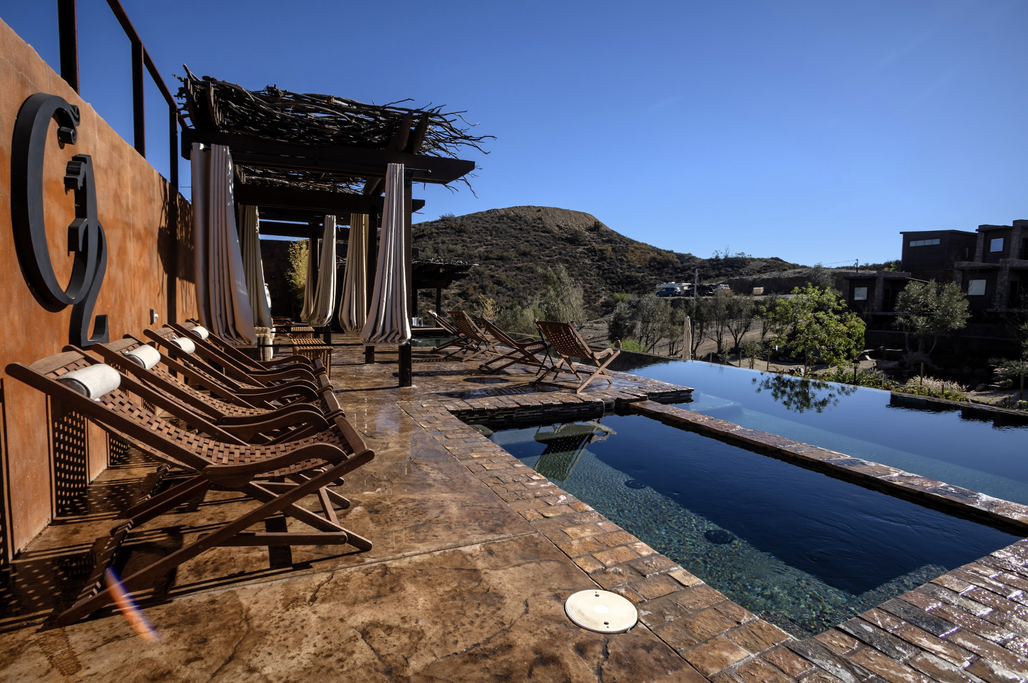 Luxury pool at O2 Resort Valle de Guadalupe offering a relaxing outdoor experience in the heart of Baja California wine country